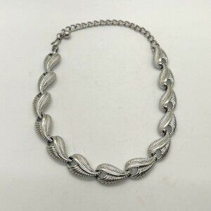 Silver-Tone Vintage Necklace Leaf Design & Hook Closure Adjustable Chain Elegant